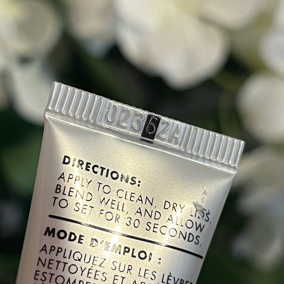 MILANI • EYESHADOW PRIMER - Picture 3 of 3